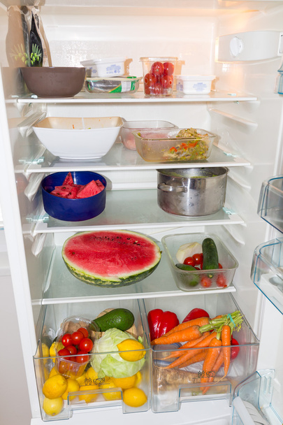 Ψυγείο γεμάτο με φρούτα και λαχανικά - Φωτογραφία, εικόνα