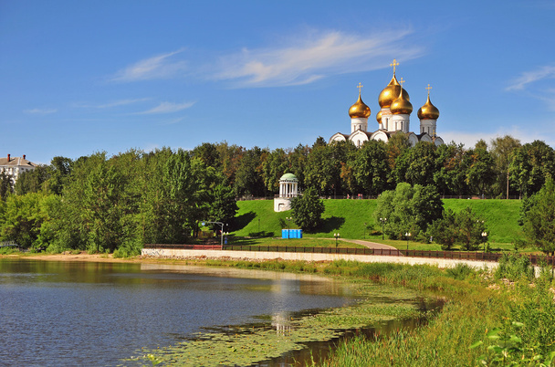 Vista de la catedral de Yaroslavl
 - Foto, imagen