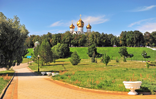 Καλοκαίρι προβολή της πόλης το πάρκο του Γιαροσλάβλ - Φωτογραφία, εικόνα