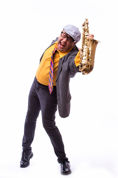 Mužský herec zpěvák umělec s hudební nástroje na bílém pozadí - Fotografie, Obrázek