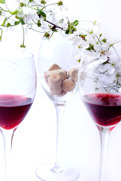 Три склянки червоного вина - Фото, зображення