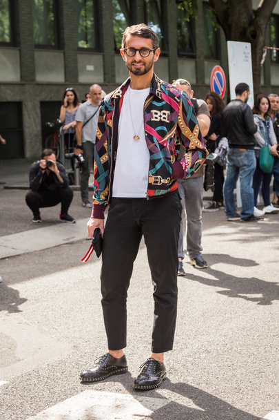 Fashionable man posing during Milan Men's Fashion Week - Foto, immagini