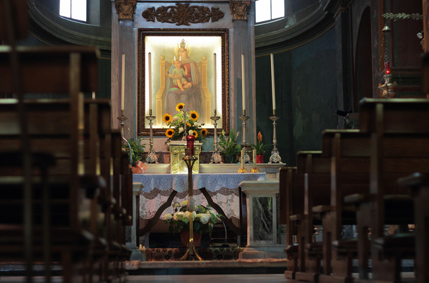 Церковный интерьер, Овассо, Италия
 - Фото, изображение