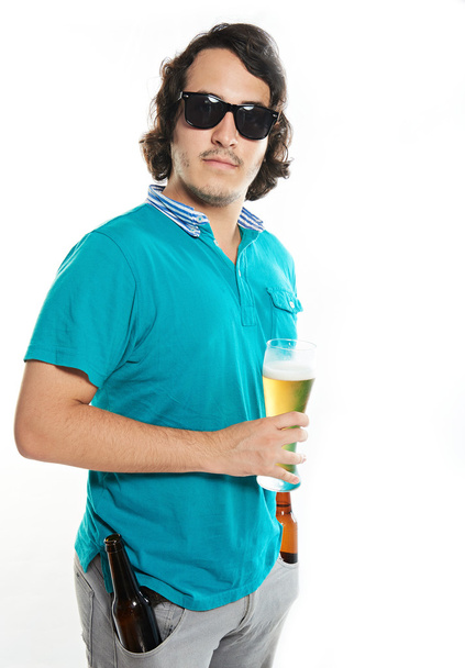 férfi sörösüveggel - Fotó, kép