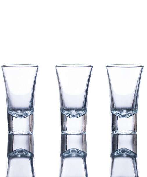 três copos de tiro vazios
 - Foto, Imagem