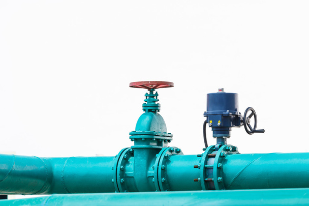 Pumpe und Steuerventil auf Wasserleitung - Foto, Bild