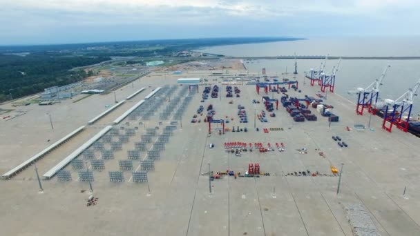porto de carga Bronka, vista aérea
 - Filmagem, Vídeo