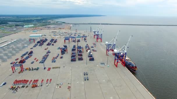 port Cargo Bronka, widok z lotu ptaka - Materiał filmowy, wideo