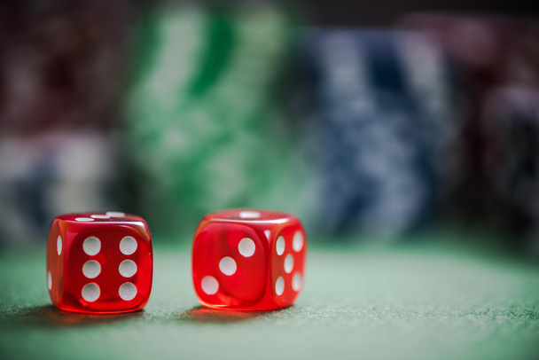 zwei rote Pokerwürfel - Foto, Bild