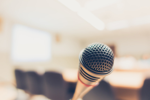 Černé mikrofon v konferenční místnosti (filtrováno obraz zpracován v - Fotografie, Obrázek
