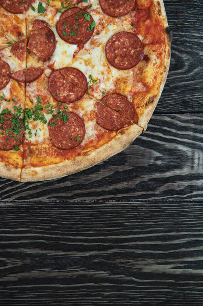 Maukas pepperoni pizza - Valokuva, kuva