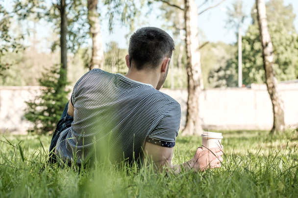 Man with coffee in park - Fotografie, Obrázek