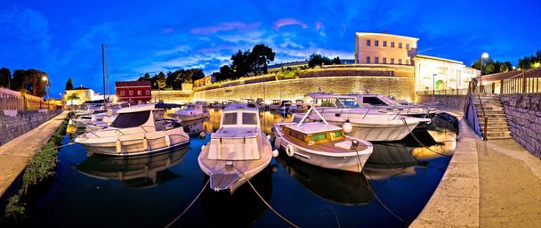Zadar városfalak és a Fosa harbor - Fotó, kép