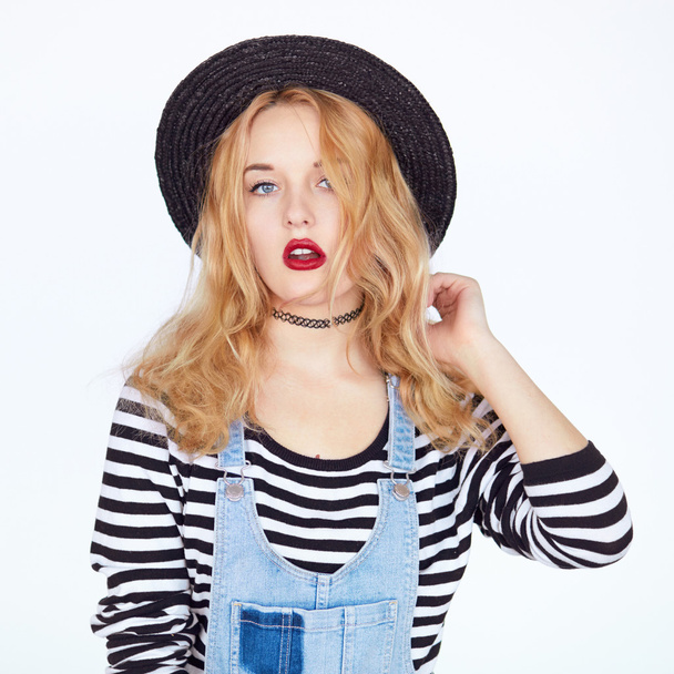 Closeup face portrait of teenage blonde girl in studio - Valokuva, kuva