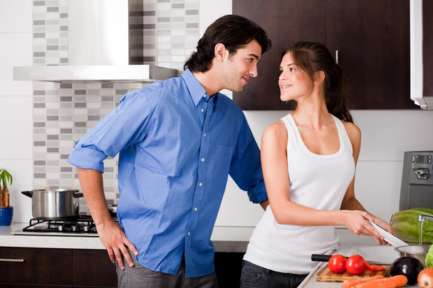 junges Paar in der Küche - Foto, Bild