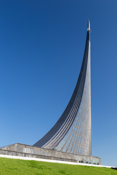 MOSCOW, RÚSSIA - 31 de maio de 2016: Museu do Espaço. Monumento aos conquistadores
 - Foto, Imagem