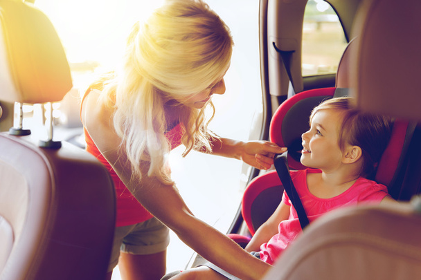 happy mother fastening child with car seat belt - Valokuva, kuva