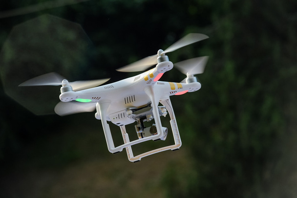 Маленький летающий дрон
 - Фото, изображение