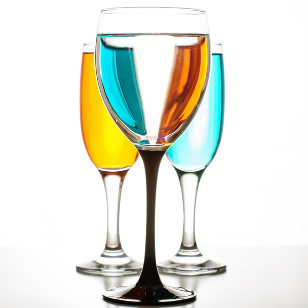 bir kadeh şarap ve iki şampanya - Fotoğraf, Görsel