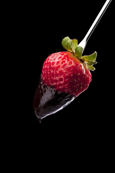 Morango com molho de chocolate
 - Foto, Imagem