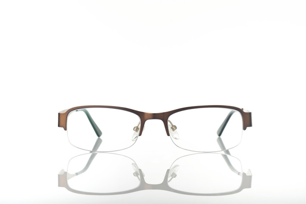 Vue de face des lunettes avec monture en métal
 - Photo, image