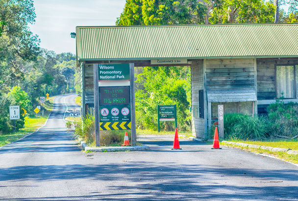 Дорожный знак Wilsons Promontory, Виктория - Австралия
 - Фото, изображение