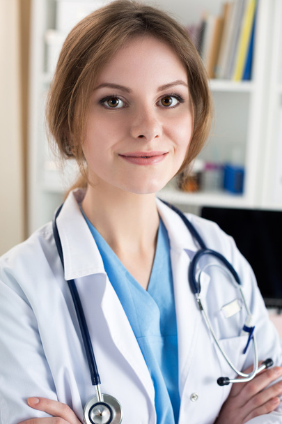 Πορτρέτο της γυναικείας ιατρικής θεραπευτικό γιατρό  - Φωτογραφία, εικόνα