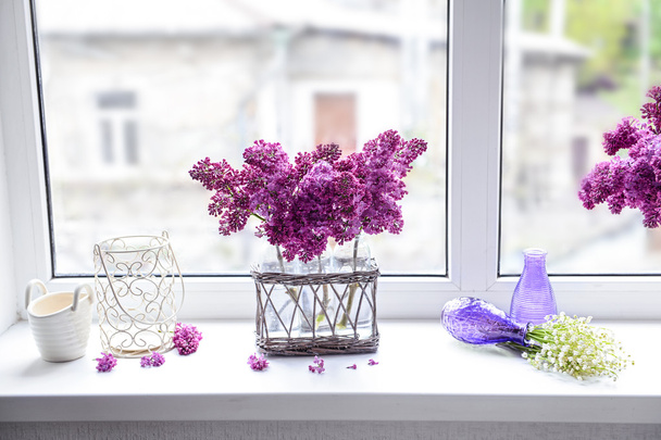 Lilac bouquets in glass jar - Foto, Imagen