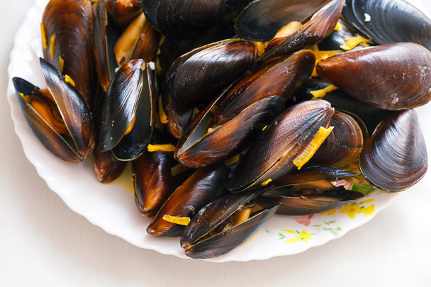 Steamed black sea mussels in cream sauce - Photo, Image