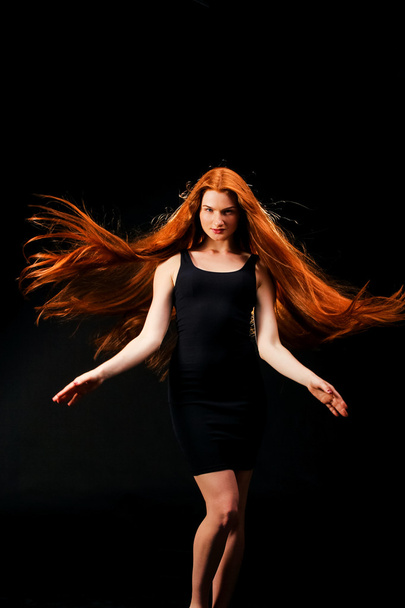 Beauty Girl Portrait. Healthy Long Red Hair. Beautiful Young Wom - Fotó, kép