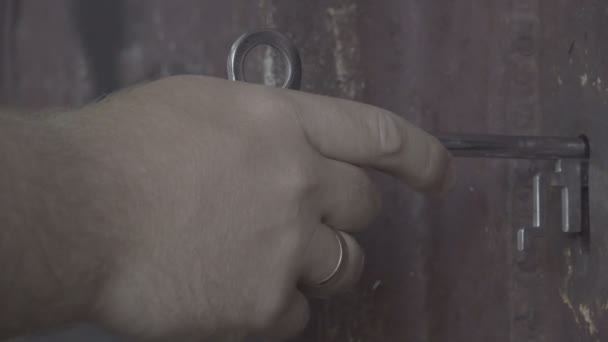big key opens the door - Filmati, video