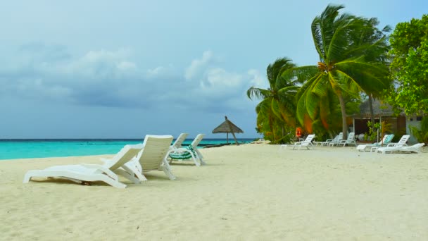 cadeiras de convés com mar e praia
 - Filmagem, Vídeo