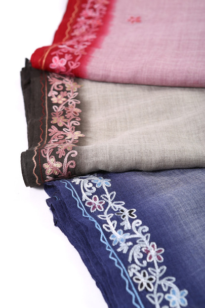 Padrão de estilo chinês feito de lenços de tecido
 - Foto, Imagem