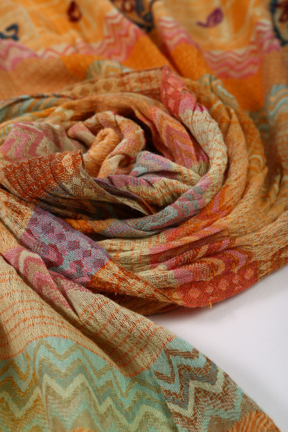 Patrón estilo chino hecho de bufandas de tela
 - Foto, Imagen
