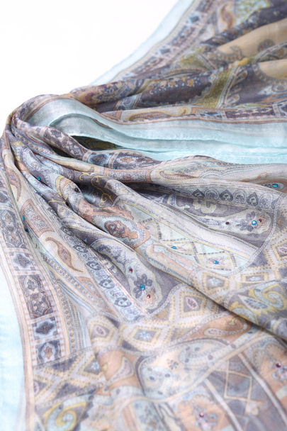 Modèle de style chinois fait de foulards en tissu
 - Photo, image