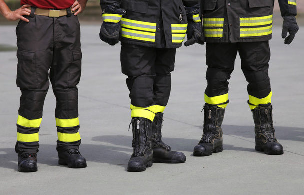 bombeiros foram chamados para combater o incêndio
 - Foto, Imagem