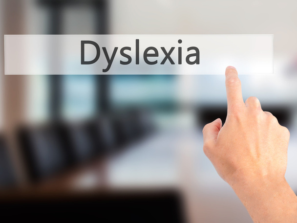 Diszlexia - kéz egy gombnyomásra elmosódott háttér koncepció  - Fotó, kép