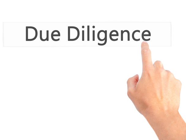 Due Diligence - Рука натискає кнопку на розмитому фоні конуса
 - Фото, зображення