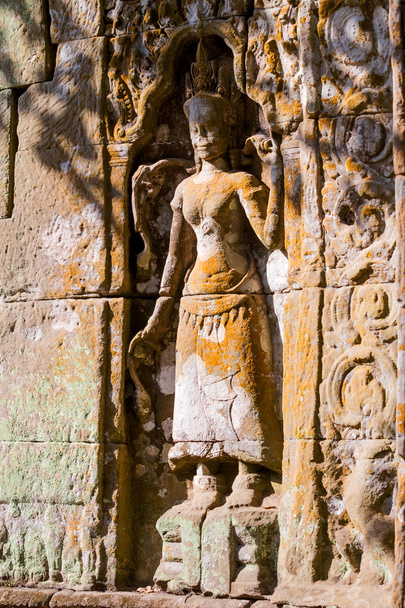 Apsara dancers carved in stone, all around on the walls at Angkor Wat (largest religious temple complex monument in the world). Siem Reap, Cambodia.  - 写真・画像