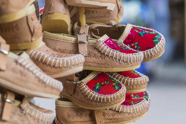 Tradycyjne polskie góry skórzane buty dla dzieci o nazwie ' k - Zdjęcie, obraz