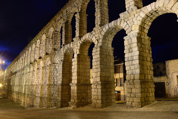 El famoso acueducto antiguo en Segovia, Castilla y León, España
 - Foto, imagen