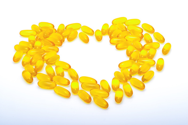 Visolie capsules geel hart vormige  - Foto, afbeelding
