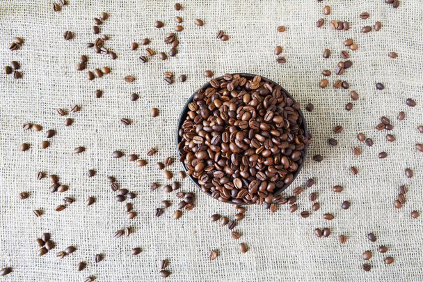Textura de arpillera con granos de café en forma de corazón
 - Foto, imagen