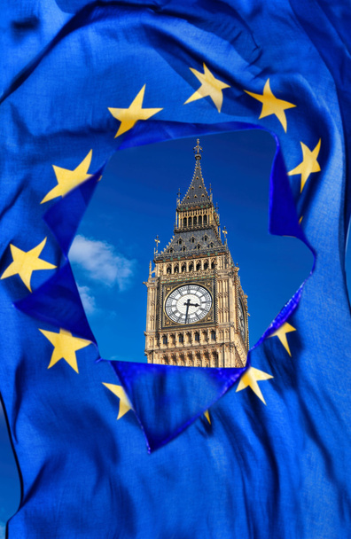 Сломанный флаг Европейского Союза против Биг-Бена в Лондоне, Англия, Великобритания
 - Фото, изображение