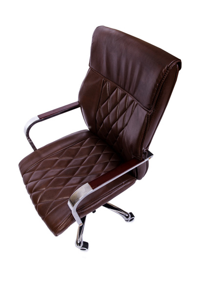 Silla de oficina de cuero marrón aislada en blanco
 - Foto, imagen