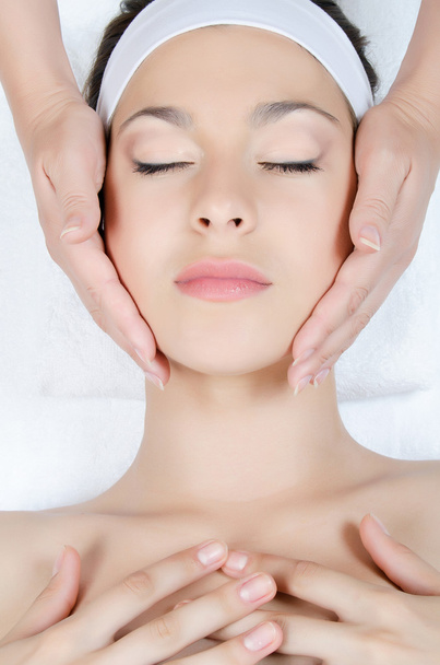 Facial massage to the woman - Foto, Bild