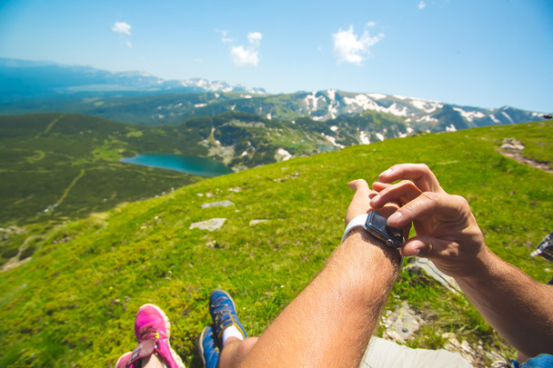 Hiking man checking direction in mountains. - Foto, Imagem