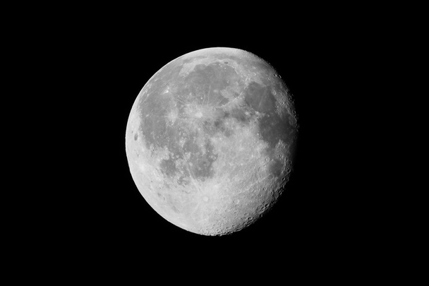 Luna gibbosa calante
 - Foto, immagini