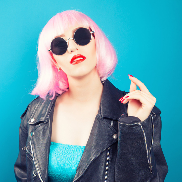 beautiful woman wearing pink wig  - Fotografie, Obrázek