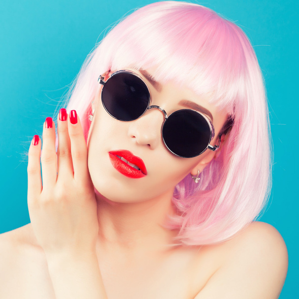 beautiful woman wearing pink wig  - Foto, Imagem